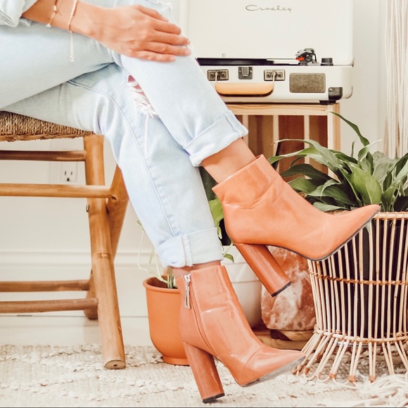 •LAST ONE//Santa Clara Mauve Patent Leather Boots• - Picture 2 of 6